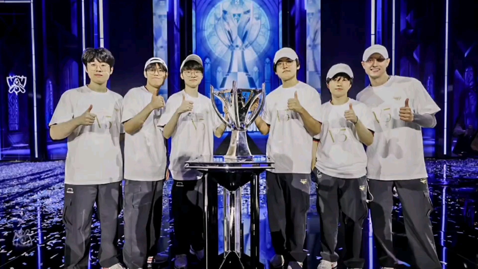 星空app-Faker在巴黎圣日耳曼比赛中夺冠，晋级下一阶段引发热议！热度持续攀升-星空app