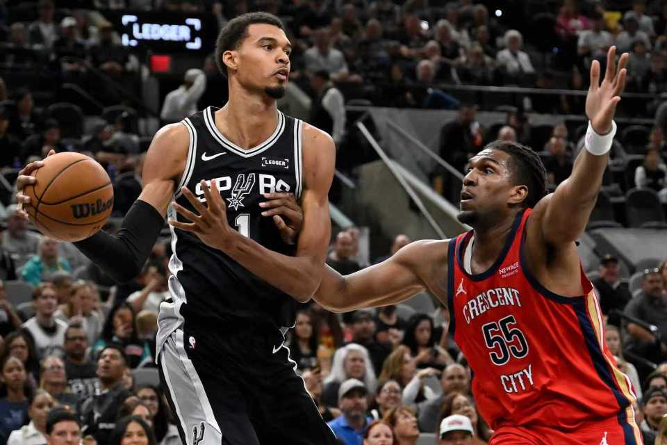 关于NBA常规赛关键时刻走向成谜，斯图加特复出首秀，态度坚定，控场能力受关注的信息