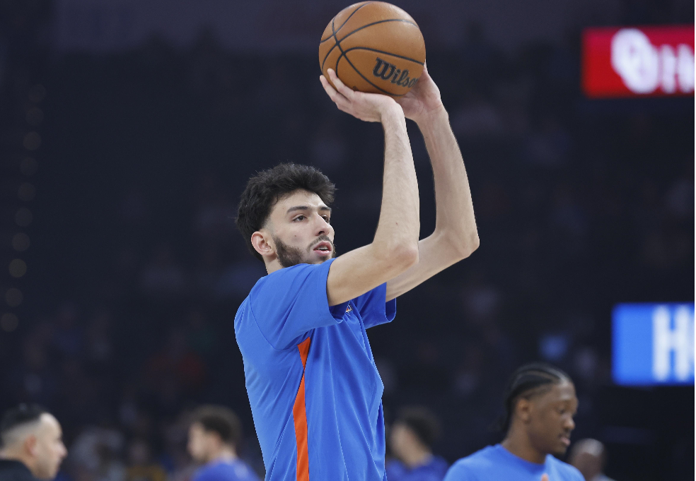 包含赛后俄克拉荷马雷霆调整名单以备法国杯，篮板制胜环节打磨，悬念犹存，轮换策略成焦点的词条